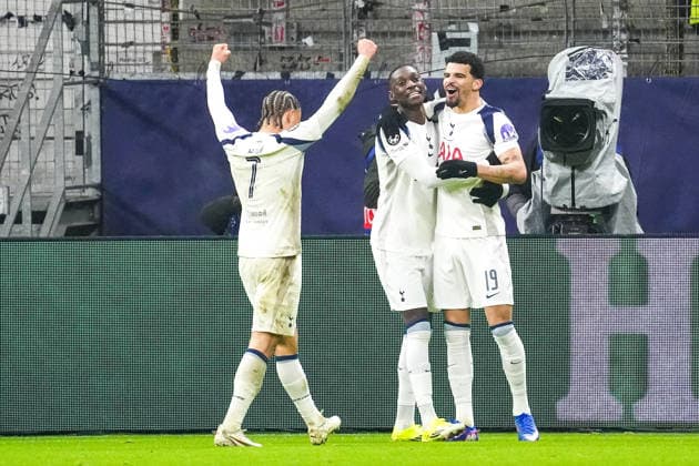 celebrate the goal, goal celebration for 0 2 Dominic Solanke Tottenham Hotspur, 19 with Randal Kolo Muani Tottenham Hotspur, 39 Frankfurt 28 01 2026 Eintracht Frankfurt vs Tottenham Hotspurs, Deutsche Bank Park, Matchday 8 Champions League