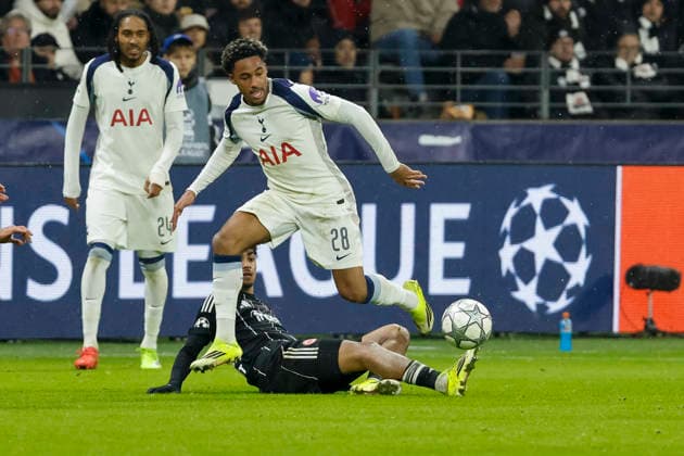 Wilson Odobert Tottenham Hotspur, 28 and Nathaniel Brown Eintracht Frankfurt, 21 in duel , Germany, Soccer, UEFA Champions League, Matchday 8, 2025 2026, Eintracht Frankfurt vs Tottenham Hotspur, 28 01 2026, Frankfurt am Main Deutsche Bank Park Germany Copyright: xGrantxHubbsx