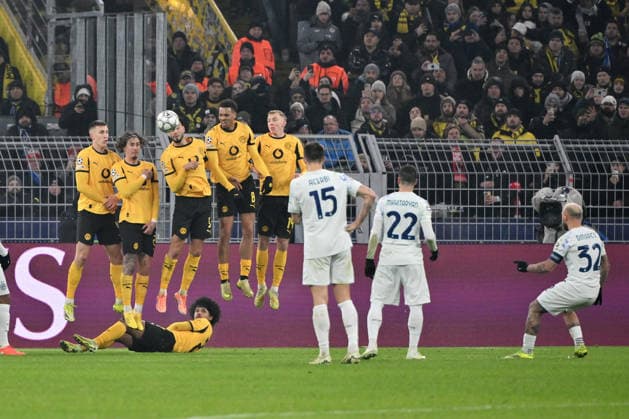 Federico Dimarco Inter Milan , re , scores with this free kick to 0 1 28 01 2026, Football, UEFA Champions League 2025 2026, Matchday 8, Borussia Dortmund Inter Milan UEFA regulations prohibit any use of photographs as image sequences and or quasi video Dortmund Signal Iduna Park Nordrhein Westfalen Germany Team2