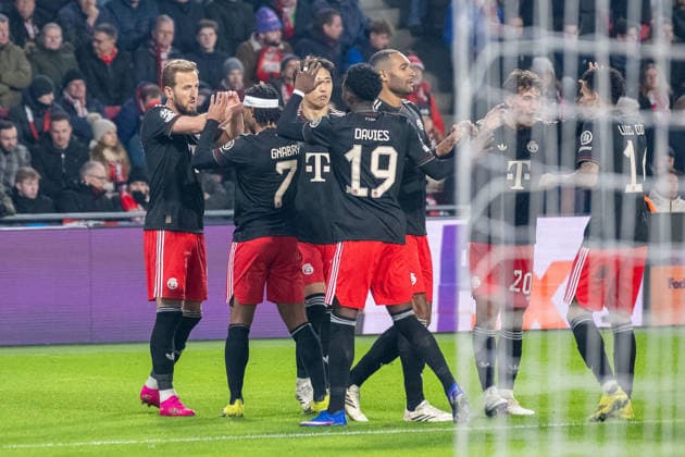 Bayern players celebrate the goal for 2 1 by Harry Kane FC Bayern Muenchen, 09 PSV Eindhoven vs FC Bayern Muenchen, Football, UEFA Champions League, Matchday 08, Season 2025 2026, 28 01 2026 PSV Eindhoven vs FC Bayern Muenchen, Football, UEFA Champions League, Matchday 08, Season 2025 2026, 28 01 2026 Eindhoven Copyright: xEibner-Pressefoto ThomasxHaeslerx EP_THR