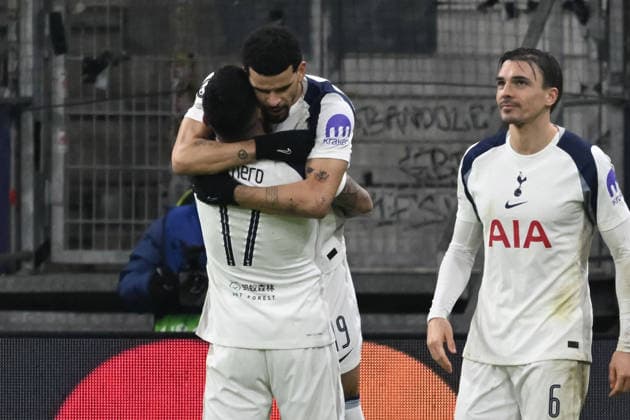 28 01 2026, xsltx, Football UEFA Champions League, Eintracht Frankfurt Tottenham Hotspur v l Torjubel nach dem Tor zum celebrating the goal celebrate 0 2 durch Dominic Solanke Tottenham Hotspur DFL DFB REGULATIONS PROHIBIT ANY USE OF PHOTOGRAPHS as IMAGE SEQUENCES and or QUASI VIDEO