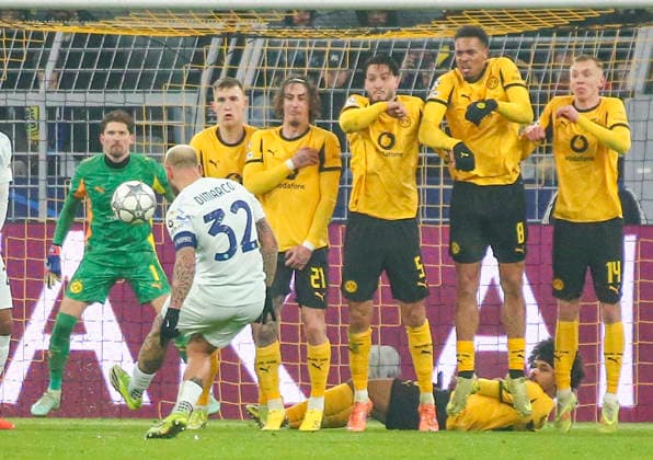 Football UEFA Champions League 2025 26, 8 Matchday League phase Borussia Dortmund vs Inter Milan Signal Iduna Park Stadion Dortmund Federico Dimarco Inter Milan, 32 Gregor Kobel Borussia Dortmund, 1 Dortmund Copyright: xAymanxAlahmedx