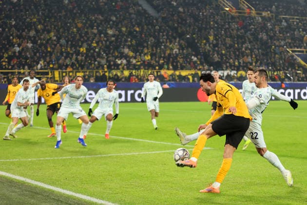 duel between Ramy Bensebaini Borussia Dortmund and Federico Dimarco Inter Milan GER, Borussia Dortmund vs Inter Milan, Football, Champions League, Matchday 8, Season 2025 2026, 28 01 2026 DFL REGULATIONS PROHIBIT ANY USE OF PHOTOGRAPHS AS IMAGE SEQUENCES AND OR QUASI VIDEO GER, Borussia Dortmund vs Inter Milan, Football, Champions League, Matchday 8, Season 2025 2026, 28 01 2026 Dortmund Copyright: xEibner-Pressefoto FrankxZeisingx EP_FZG
