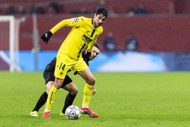 UEFA Champions League: Bayer 04 Leverkusen - Villarreal FC; 28.01.2026 Santiago Comesana (Villarreal FC, 14), Alejandro Grimaldo (Bayer 04 Leverkusen, 20) UEFA Champions League: Bayer 04 Leverkusen - Villarreal FC; BayArena, Leverkusen; 28.01.2026 Copyright: xBEAUTIFULxSPORTS Buriakovx