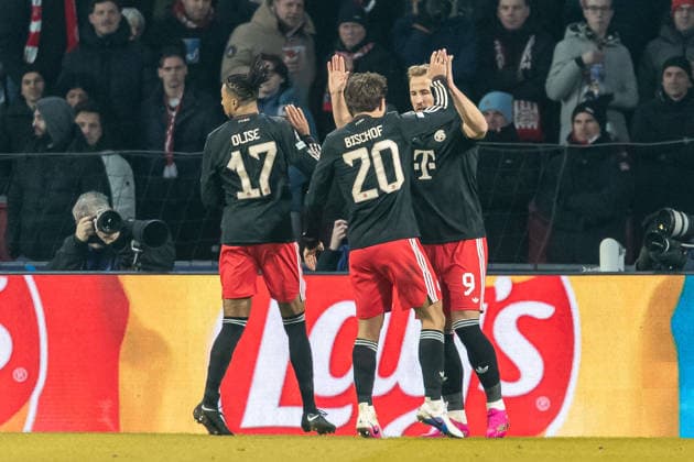 Harry Kane FC Bayern München celebrates after scoring his team s second goal with teammates during the UEFA Champions League 2025 26 League Phase MD8 match between PSV Eindhoven and FC Bayern München at PSV Stadion on January 28, 2026 in Eindhoven, Netherlands