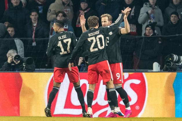 Harry Kane FC Bayern München celebrates after scoring his team s second goal with teammates during the UEFA Champions League 2025 26 League Phase MD8 match between PSV Eindhoven and FC Bayern München at PSV Stadion on January 28, 2026 in Eindhoven, Netherlands