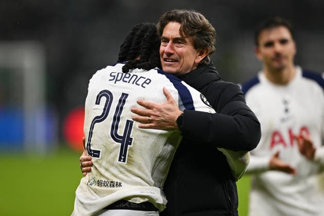 Thomas Frank Tottenham Hotspur, Coach and Djed Spence Tottenham Hotspur, 24 are happy about the victory, GER, Eintracht Frankfurt vs Tottenham Hotspur, Football, UEFA Champions League, League Phase, Matchday 8, Season 2025 2026, 28 01 2026 GER, Eintracht Frankfurt vs Tottenham Hotspur, Football, UEFA Champions League, League Phase, Matchday 8, Season 2025 2026, 28 01 2026 Frankfurt Copyright: xEibner-Pressefoto FlorianxWiegandx EP_FWD