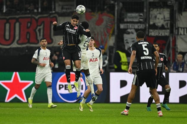 Fares Chaibi Eintracht Frankfurt, 08 in duel with Pape Matar Sarr Tottenham Hotspur, 29 GER, Eintracht Frankfurt vs Tottenham Hotspur, Football, UEFA Champions League, League Phase, Matchday 8, Season 2025 2026, 28 01 2026 GER, Eintracht Frankfurt vs Tottenham Hotspur, Football, UEFA Champions League, League Phase, Matchday 8, Season 2025 2026, 28 01 2026 Frankfurt Copyright: xEibner-Pressefoto FlorianxWiegandx EP_FWD