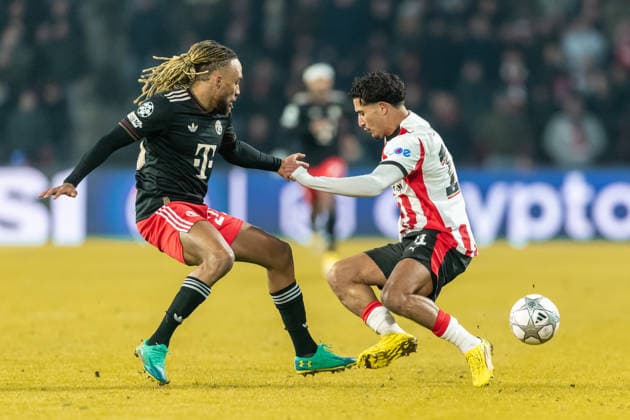 Sacha Boey FC Bayern München and Couhaib Driouech PSV Eindhoven battle for the ball during the UEFA Champions League 2025 26 League Phase MD8 match between PSV Eindhoven and FC Bayern München at PSV Stadion on January 28, 2026 in Eindhoven, Netherlands