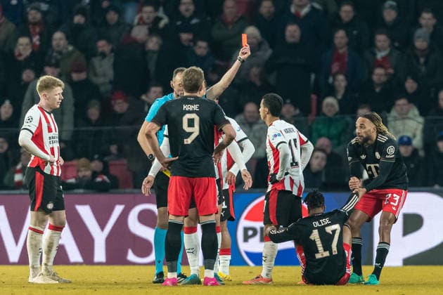 Referee Joao Pinheiro shows Mauro Junior PSV Eindhoven the red card during the UEFA Champions League 2025 26 League Phase MD8 match between PSV Eindhoven and FC Bayern München at PSV Stadion on January 28, 2026 in Eindhoven, Netherlands