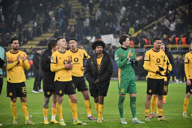 Dortmund players after the defeat 28 01 2026, Football, UEFA Champions League 2025 2026, Matchday 8, Borussia Dortmund Inter Milan UEFA regulations prohibit any use of photographs as image sequences and or quasi video Dortmund Signal Iduna Park Nordrhein Westfalen Germany Team2