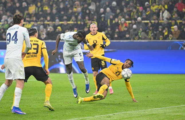 v l Marcus Thuram Inter Milan , Filippo Mane Borussia Dortmund Goal chance, action, duel, Football Champions League, Borussia Dortmund Inter Milan, Matchday 8, on 28 01 2026 in Dortmund Germany UEFA regulations prohibit any use of photographs as image sequences and or quasi video Â
