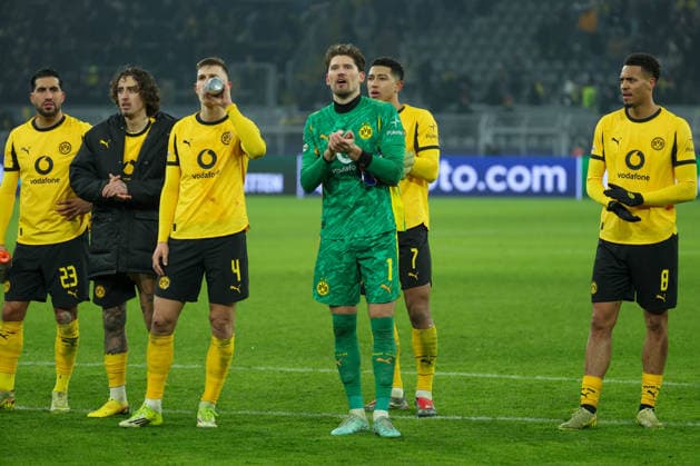 UEFA Champions League Borussia Dortmund Inter Milan on 28 01 2026 at Signal Iduna Park in Dortmund Goalkeeper Gregor Kobel Dortmund 1 , Goalkeeper Gregor Kobel Dortmund 1 , Felix Nmecha Dortmund 8 and Julian Ryerson Dortmund 26 dissatisfied, disappointed, disappointed, dejected MH