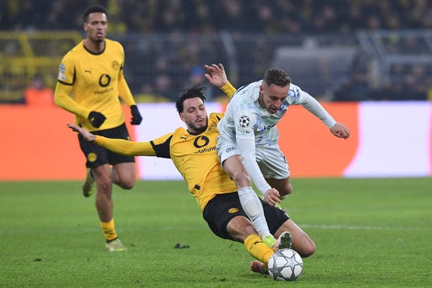 Soccer UEFA Champions League Matchday 8 Borussia Dortmund Inter Milan on 28 01 2026 at Signal Iduna Park in Dortmund Davide Frattesi Milan , front Ramy Bensebaini Dortmund , back xRx