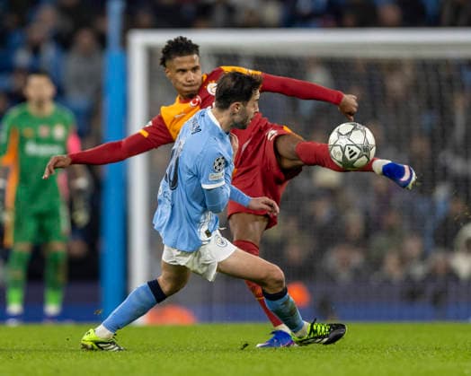 28th January 2026; Etihad Stadium, Manchester, England; UEFA Champions League Football, Manchester City versus Galatasaray; Ismail Jakobs of Galatasaray clears the ball  TimxWilliams