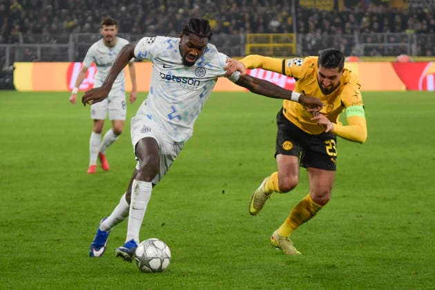 v li in duel Marcus Thuram Inter 9 Emre Can Dortmund 23 28 01 2026 Soccer, Champions League, Borussia Dortmund vs Inter Milan , Signal Iduna Park, Dortmund, Copyright: xpepphotox xHorstxMauelshagenx pep00321, pep_20260128_hm_263508