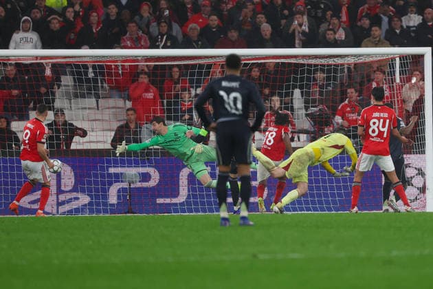 FBL UEFA Champions League 2025 26 SL Benfica Real Madrid goalkeeper Anatoliy Trubin S L Benfica scores the goal to 4 2, Thibaut Courtois Real Madrid during the UEFA Champions League 2025 26 League Phase MD8 match between Sport Lisboa e Benfica and Real Madrid at Estadio da Luz on Wednesday 28 January 2026 in Lisbon, Portugal Copyright: JoaquimxFerreira