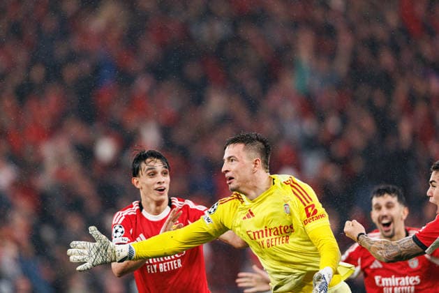 Players of Benfica and Anatoliy Trubin seen celebrating after last minute goal during Champions League phase game between SL Benfica and Real Madrid CF (Maciej Rogowski Ball Raw Images) Lisbon Estadio da Luz Portugal Copyright: xMaciejxRogowskix maciejrogowski_benfica_realmadrid_2526-091