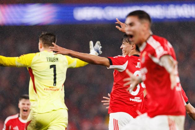Players of Benfica and Anatoliy Trubin seen celebrating after last minute goal during Champions League phase game between SL Benfica and Real Madrid CF (Maciej Rogowski Ball Raw Images) Lisbon Estadio da Luz Portugal Copyright: xMaciejxRogowskix maciejrogowski_benfica_realmadrid_2526-109