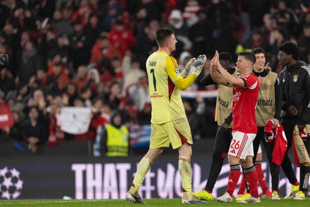 Players of Benfica and Anatoliy Trubin seen celebrating after last minute goal during Champions League phase game between SL Benfica and Real Madrid CF (Maciej Rogowski Ball Raw Images) Lisbon Estadio da Luz Portugal Copyright: xMaciejxRogowskix maciejrogowski_benfica_realmadrid_2526-134