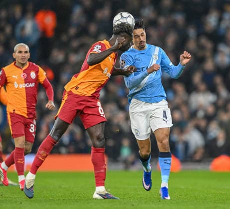 Manchester City v Galatasaray UEFA Champions League Davinson Sanchez of Galatasaray and Tijjani Reijnders of Manchester City during the UEFA Champions League match at the Etihad Stadium, Manchester 28 01 2026 UK Newspapers OUT Copyright: xKarlxVallantinex FIL-22873-0110