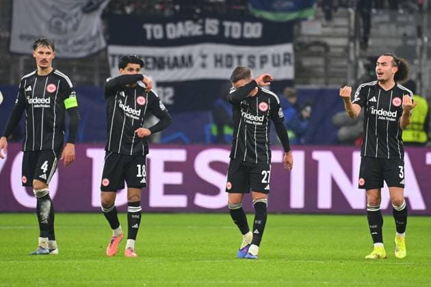 from left Robin KOCH Eintracht Frankfurt ,Mo DAHOUD Eintracht Frankfurt ,Mario GOETZE Eintracht Frankfurt , Arthur THEATE Eintracht Frankfurt , disappointment,frustration,disappointed,frustrated,dejected,action football Champions League,season 2025 26, league phase Eintracht Frankfurt Tottenham Hotspur 0 2 on 28 01 2026, D E U T S C H E B A N K P A R K