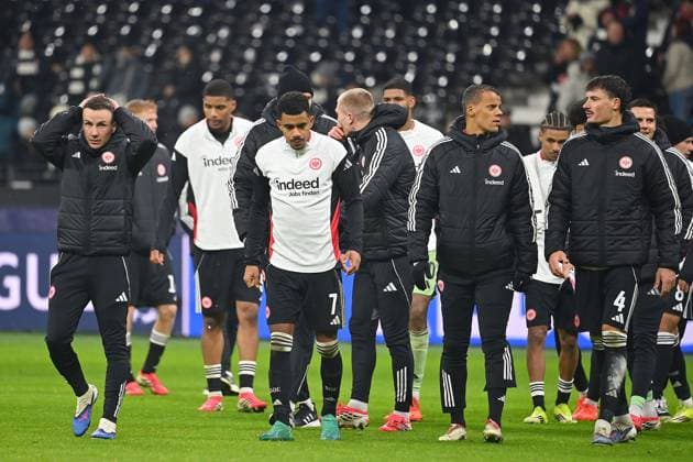 Departure Frankfurt players, team photo, team, team photo, disappointment, frustration, disappointed, frustrated, dejected, football Champions League, season 2025 26, league phase Eintracht Frankfurt Tottenham Hotspur 0 2 on 28 01 2026, D E U T S C H E B A N K P A R K