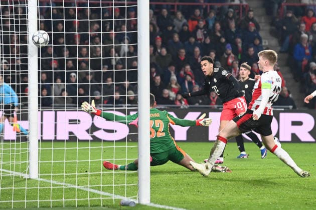 Jamal MUSIALA M scores the goal for 0 1 against goalkeeper Matej KOVAR PSV PSV Eindhoven PSV FC Bayern Muenchen M 1 2 Football Champions League, Matchday 8, matchday8, on 28 01 2026 at Philips Stadion Eindhoven Netherlands UEFA regulations prohibit any use of photographs as image sequences and or quasi video Â