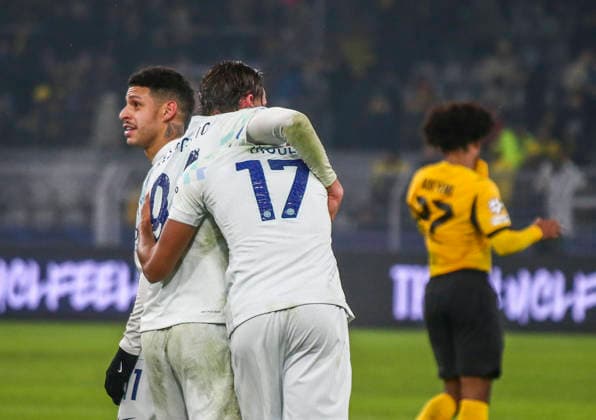 Football UEFA Champions League 2025 26, Matchday 8 League phase Borussia Dortmund vs Inter Milan Signal Iduna Park Stadion Dortmund Andy Diouf Inter Milan, 17 Francesco Esposito Inter Milan, 94 Dortmund Copyright: xAymanxAlahmedx