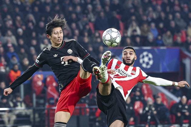 EINDHOVEN , 28-01-2026 , Philips Stadium , season 2025 2026 , UEFA Champions League football , League phase matchday 8 , match between PSV and Bayern Munchen , picture shows Bayern Munchen player Hiroki Ito and PSV player Ismael Saibari PSV - Bayern Munchen  x201148009x Copyright: