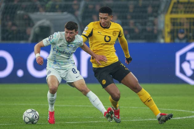 Dortmund, Germany January 28, 2026 Champions League 2025 2026 Borussia Dortmund vs Inter Milan In the picture from left in the duel Petar Sucic Inter and Jobe Bellingham BVB Signal Iduna Park Nordrhein Westfalen Copyright: xFotostandx xFantinix