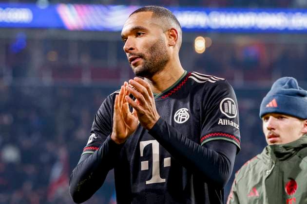 Jonathan Tah of FC Bayern Munchen acknowledges the supporters PSV Eindhoven v FC Bayern Munchen, UEFA Champions League 2025 26 League Phase MD8, PSV Eindhoven v FC Bayern Munchen, PSV Stadion, January 28, 2026, Eindhoven, Netherlands.