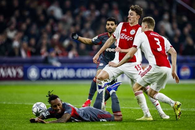 AMSTERDAM (l-r) Gelson Martins of Olympiacos, Youri Baas of Ajax, Anton Gaaei of Ajax during the UEFA Champions League match between AFC Ajax and Olympiacos Piraeus at the Johan Cruijff ArenA on January 28, 2026, in Amsterdam, Netherlands. KOEN VAN WEEL ANP UEFA Champions League 2025-2026 xVIxANPxSportx xxANPxIVx 548928491 originalFilename: 548928491.jpg