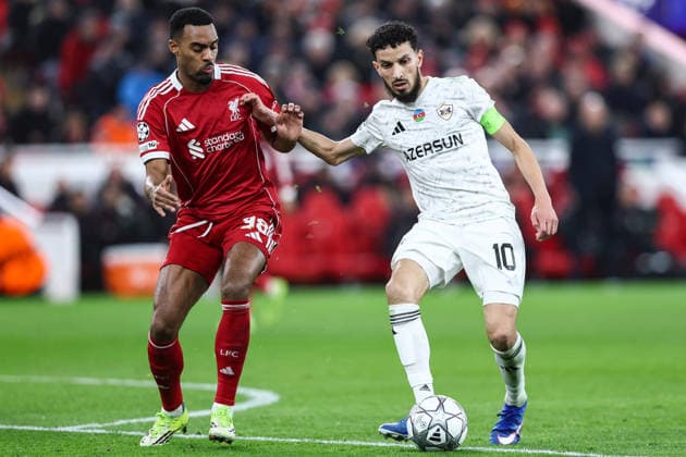 . - Liverpool v Qarabag FK, UEFA Champions League, League Phase, Anfield Stadium, Liverpool, England. - 28th January 2026. (C) Ian Stephen Crystal Pix Ryan Gravenberch of Liverpool challneges Abdellah Zoubir of Qarabag FK. - Liverpool v Qarabag FK, UEFA Champions League, League Phase, Anfield Stadium, Liverpool, England. - 28th January 2026. (C) Ian Stephen Crystal Pix Copyright: xIanxStephenx CP_Liverpool_Qarabag_Ian_Stephen_280126_CP58
