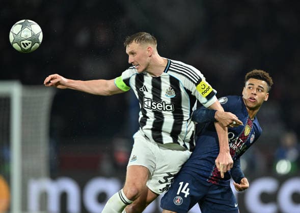 PSG v Newcastle - UEFA Champions League PARIS, FRANCE - JANUARY 28: Dan Burn (L) of Newcastle in action against Desire Doue (R) of Paris Saint-Germain (PSG) during the UEFA Champions League, phase match 8, between Paris Saint-Germain and Newcastle at Parc des Princes on January 28, 2026, in Paris, France. Mustafa Yalçin Anadolu Paris France. Editorial use only. Please get in touch for any other usage.  Copyright: x2026xAnadoluxMustafaxYalcÄ±nx