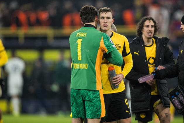 DORTMUND, GERMANY - JANUARY 28: Gregor Kobel (Borussia Dortmund, 1) hugs Nico Schlotterbeck (Borussia Dortmund, 4) after the UEFA Champions League match between Borussia Dortmund vs. FC Internazionale Milano at Signal Iduna Park on matchday 8 of the UEFA Champions League on January 28, 2026 in Dortmund, Germany. North Rhine Westphalia Germany Copyright: xSteffiexWunderlx