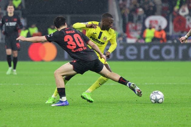 GER, UEFA CL, Matchday 8, League Phase, Bayer 04 Leverkusen GER vs FC Villarreal CF ESP , 28 01 2026, BayArena, Leverkusen, GER, UEFA CL, Matchday 8, League Phase, Bayer 04 Leverkusen GER vs FC Villarreal CF ESP , , pictured Ibrahim Maza Leverkusen 30 , in a duel against Nicolas Pà pà Villarreal CF 19 , nordphotoxGmbHx xMeuter nph00351