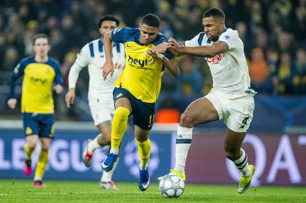 Union s Guilherme Smith and Atalanta s Isak Hien fight for the ball during a soccer game between Belgian Royale Union Saint-Gilloise and Italian Atalanta Bergamo, on Wednesday 28 January 2026 in Brussels, on the eight day of the League phase of the UEFA Champions League tournament. JASPERxJACOBS  x159384121x