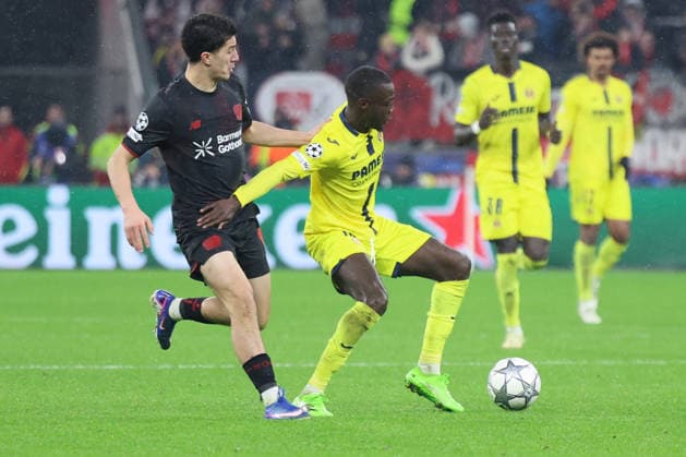 GER, UEFA CL, matchday 8, league phase, Bayer 04 Leverkusen GER vs FC Villarreal CF ESP , 28 01 2026, BayArena, Leverkusen, GER, UEFA CL, matchday 8, league phase, Bayer 04 Leverkusen GER vs FC Villarreal CF ESP , , pictured Nicolas Pà pà Villarreal CF 19 , in a duel against Ibrahim Maza Leverkusen 30 , nordphotoxGmbHx xMeuter nph00351