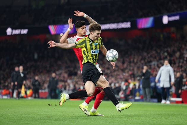 28th January 2026; Emirates Stadium, London, England; UEFA Champions League Football, Arsenal versus Kairat; Alexandr Mrynskiy of FC Kairat Almaty feels pressure from Piero Hincapie of Arsenal  HenningxvonxJagow Content restricted for UK based newspaper