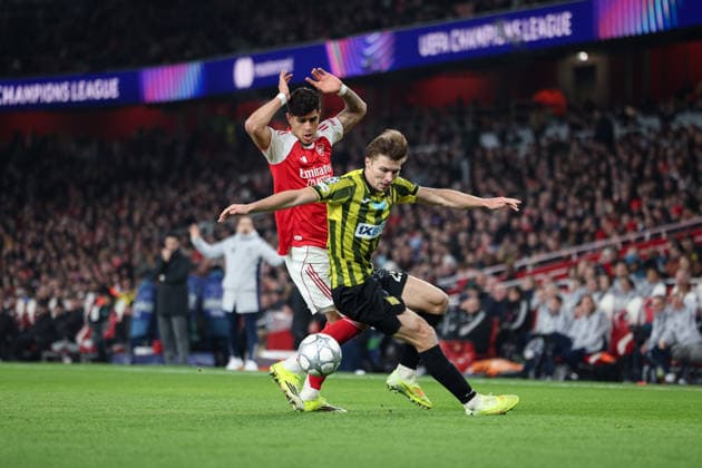 28th January 2026; Emirates Stadium, London, England; UEFA Champions League Football, Arsenal versus Kairat; Alexandr Mrynskiy of FC Kairat Almaty feels pressure from Piero Hincapie of Arsenal  HenningxvonxJagow Content restricted for UK based newspaper