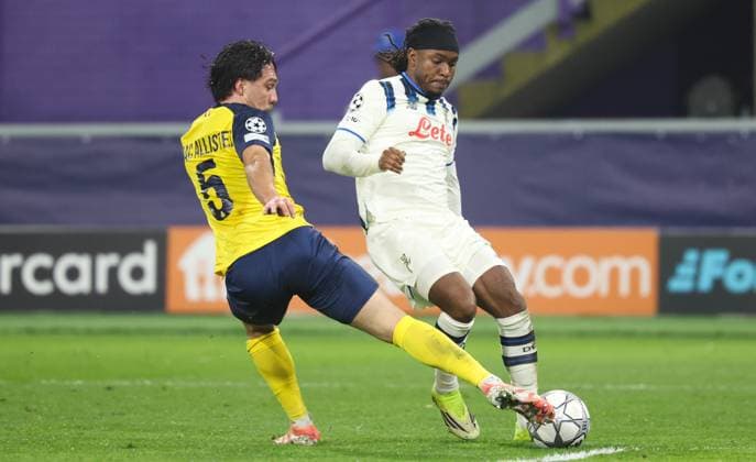 Union s Kevin Mac Allister and Atalanta s Ademola Lookman fight for the ball during a soccer game between Belgian Royale Union Saint-Gilloise and Italian Atalanta Bergamo, on Wednesday 28 January 2026 in Brussels, on the eight day of the League phase of the UEFA Champions League tournament. VIRGINIExLEFOUR  x159389165x