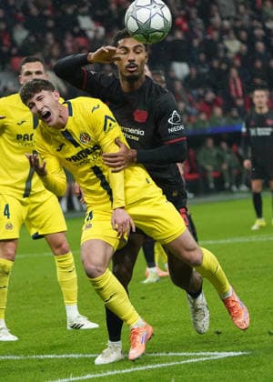 Fussball, UEFA Champions League 2025 2026, Bayer 04 Leverkusen vs FC Villarreal 28.01.2026 Bayarena Leverkusen, Pau Navarro Badenes, FC Villarreal , Loic Bade, Bayer 04 Leverkusen