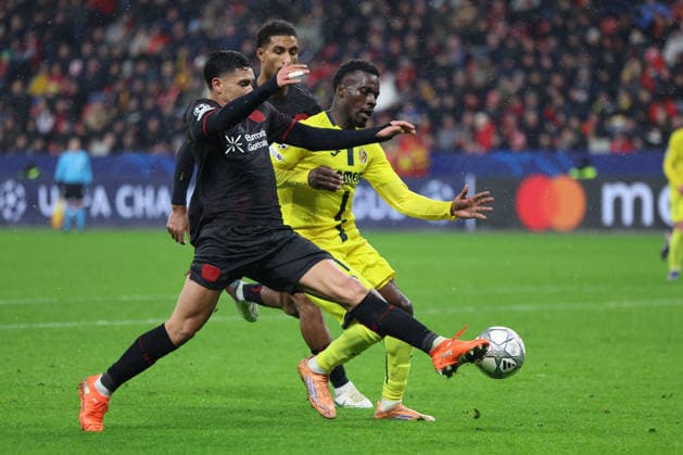 GER, UEFA CL, match day 8, league phase, Bayer 04 Leverkusen GER vs FC Villarreal CF ESP , 28 01 2026, BayArena, Leverkusen, GER, UEFA CL, match day 8, league phase, Bayer 04 Leverkusen GER vs FC Villarreal CF ESP , , pictured Tani Oluwaseyi Villarreal CF 21 , in duel against Ezequiel Fernandez Leverkusen 6 , Loï¯c Badà Leverkusen 5 , nordphotoxGmbHx xMeuter nph00351