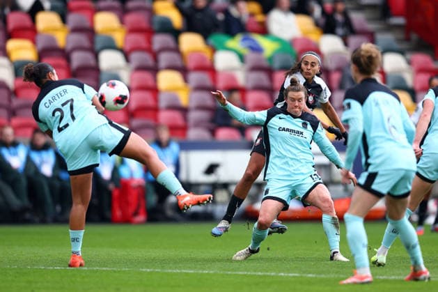 London, England, 28th January 2026. Andressa Alves of Corinthians shoots at goal but fails to score during the Gotham FC vs Corinthians Feminino FIFA Womens Champions Cup semi-final match at Gtech Community Stadium, London. Picture credit should read: Paul Terry Sportimage EDITORIAL USE ONLY. No use with unauthorised audio, video, data, fixture lists, club league logos or live services. Online in-match use limited to 120 images, no video emulation. No use in betting, games or single club league player publications. SPI_149_PT_Gotham_Corinthians SPI-4483-0149