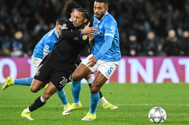 CALCIO - UEFA Champions League - SSC Napoli vs Chelsea FC Joao Pedro of Chelsea FC competes for the ball with during the Uefa Champions League between SSC Napoli vs Chelsea FC :Agostino Gemito PA Naples Italy  Copyright: xIPAxSport ABACAx