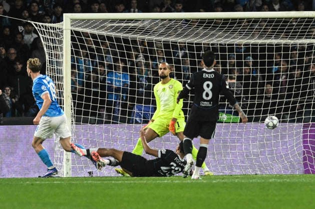 CALCIO - UEFA Champions League - SSC Napoli vs Chelsea FC Rasmus Hojlund of SSC Napoli scoring a goal of 2-1 during the Uefa Champions League between SSC Napoli vs Chelsea FC :Agostino Gemito PA Naples Italy  Copyright: xIPAxSport ABACAx