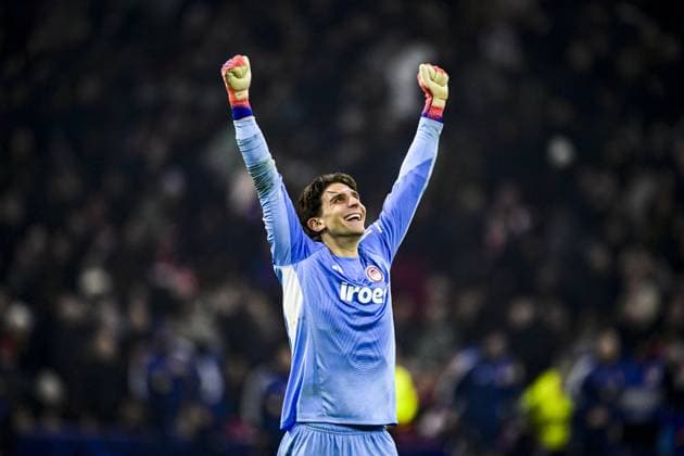 AMSTERDAM Olympiakos Piraeus goalkeeper Kostas Tzolakis celebrates the victory in the UEFA Champions League match between AFC Ajax and Olympiakos Piraeus at the Johan Cruijff ArenA on January 28, 2026, in Amsterdam, Netherlands. OLAF KRAAK ANP UEFA Champions League 2025-2026 xVIxANPxSportx xxANPxIVx 548933114 originalFilename: 548933114.jpg