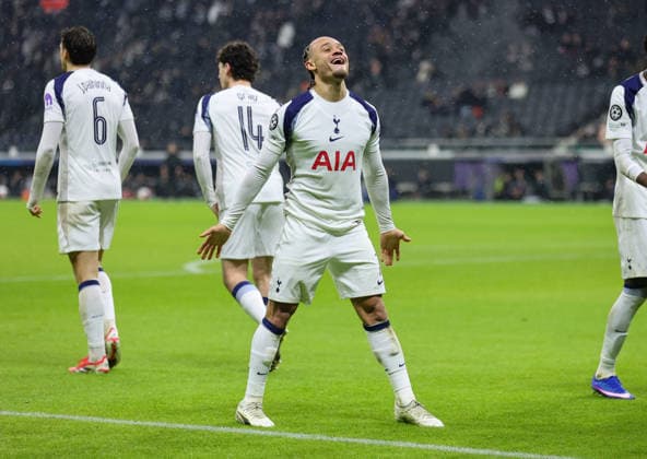 28 01 2026, Football UEFA Champions League, Eintracht Frankfurt Tottenham Hotspur, emonline, emspor, v l , Xavi Simons Tottenham Hotspur jubilantly cheering for the 0 1 by Randal Kolo Muani Tottenham Hotspur DFL DFB REGULATIONS PROHIBIT ANY USE OF PHOTOGRAPHS AS IMAGE SEQUENCES AND OR QUASI VIDEO xdcx Copyright: HMBxMedia Claus