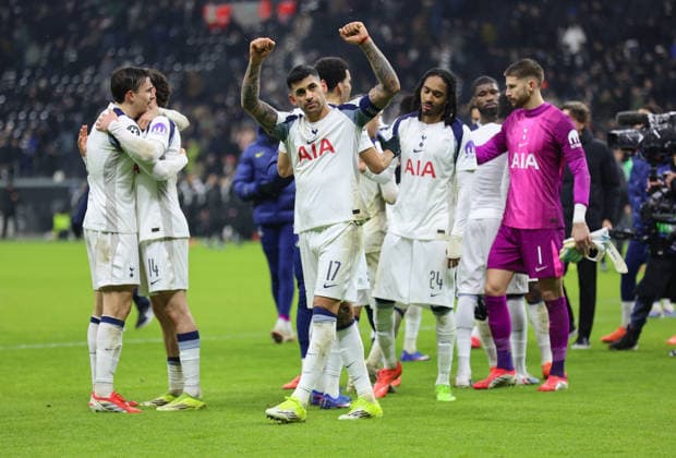 28 01 2026, Football UEFA Champions League, Eintracht Frankfurt Tottenham Hotspur, emonline, emspor, v l , Cristian Romero Tottenham Hotspur jubilantly cheering jubilantly cheering DFL DFB REGULATIONS PROHIBIT ANY USE OF PHOTOGRAPHS AS IMAGE SEQUENCES AND OR QUASI VIDEO xdcx Copyright: HMBxMedia Claus